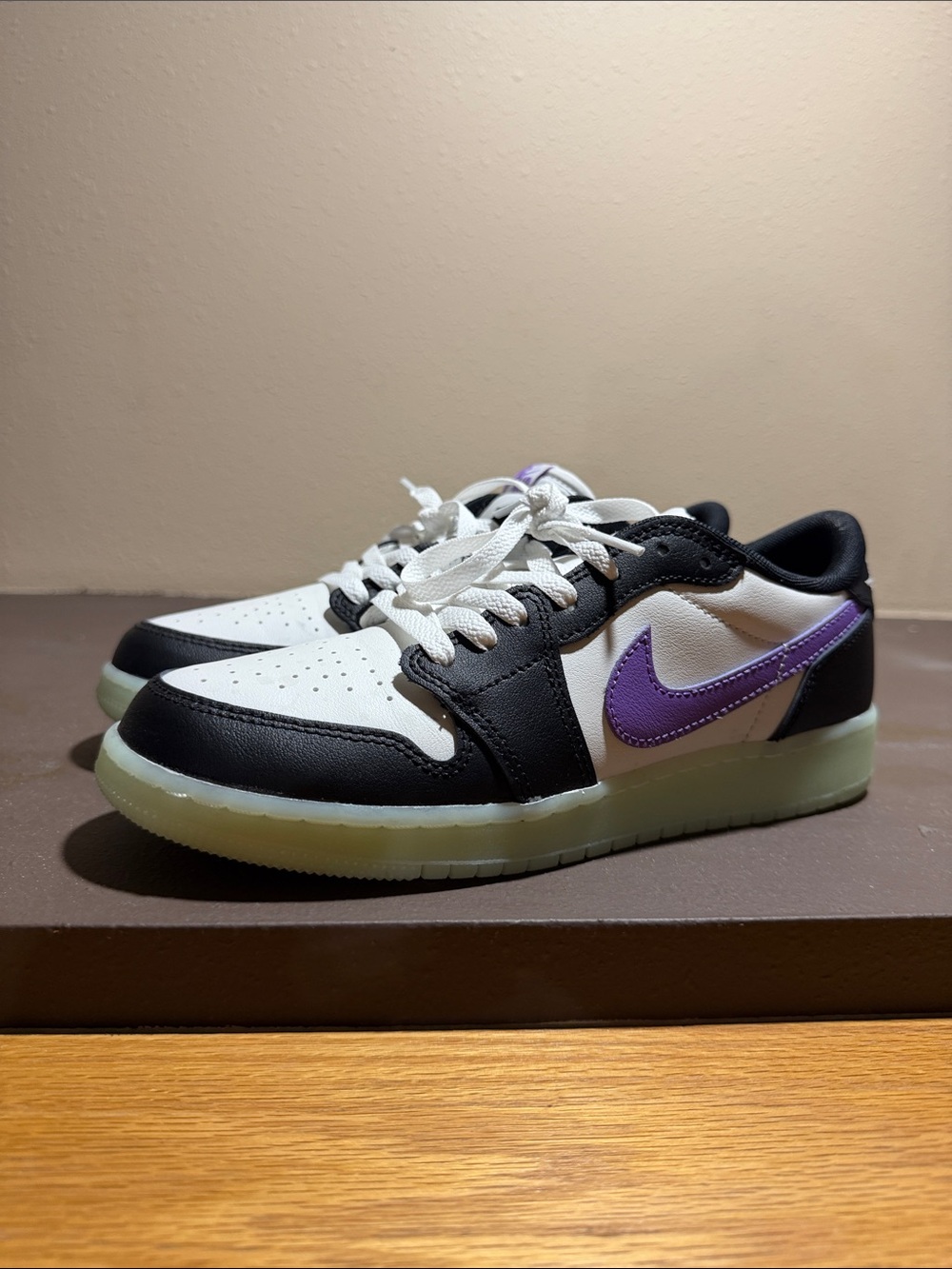 (7Y/8.5W)Jordan Low-Top Sneakers in White, Black & Purple (Glow in the Dark) - Picture 4 of 5